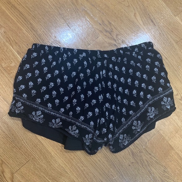 Zara Pants - Zara relaxed shorts